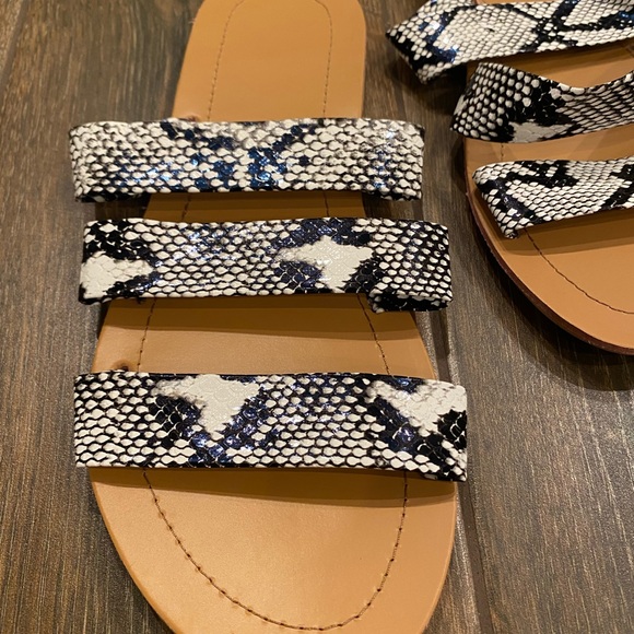 Stylish Slip-On Flip Flop Serpentine Summer Slippers SIZE 7 - Picture 3 of 4